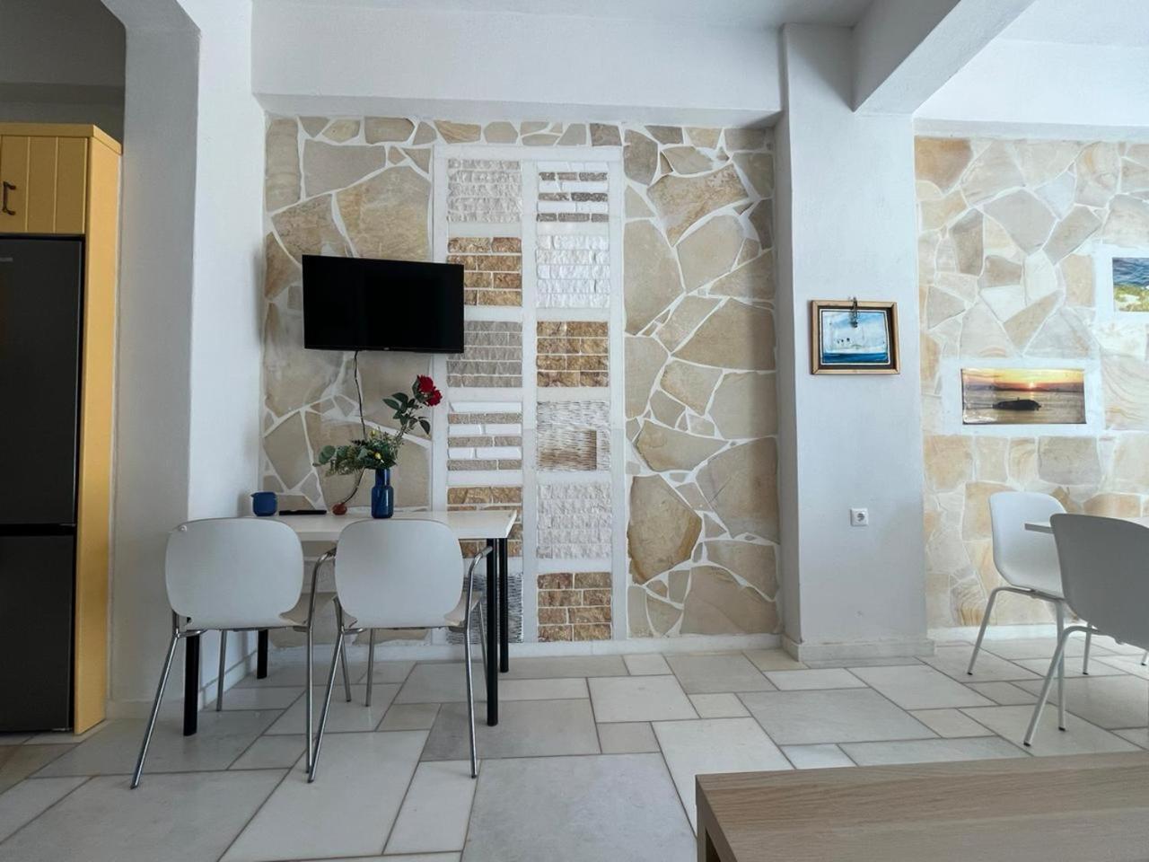 Armonia Studios, Apartments & Villa Mikri Vigla Extérieur photo